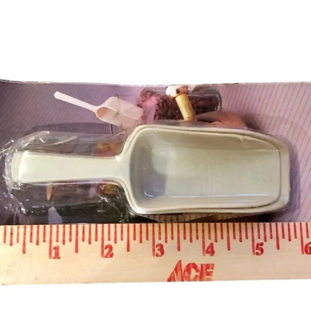 Vintage Plastic Scoops NEW Small Set of 2